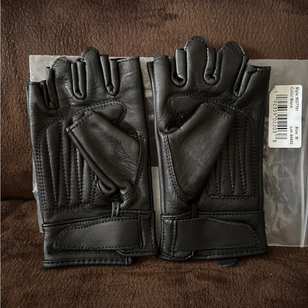 Milwaukee Leather Ladies Fingerless Gloves NWT Sz Medium - Picture 5 of 6